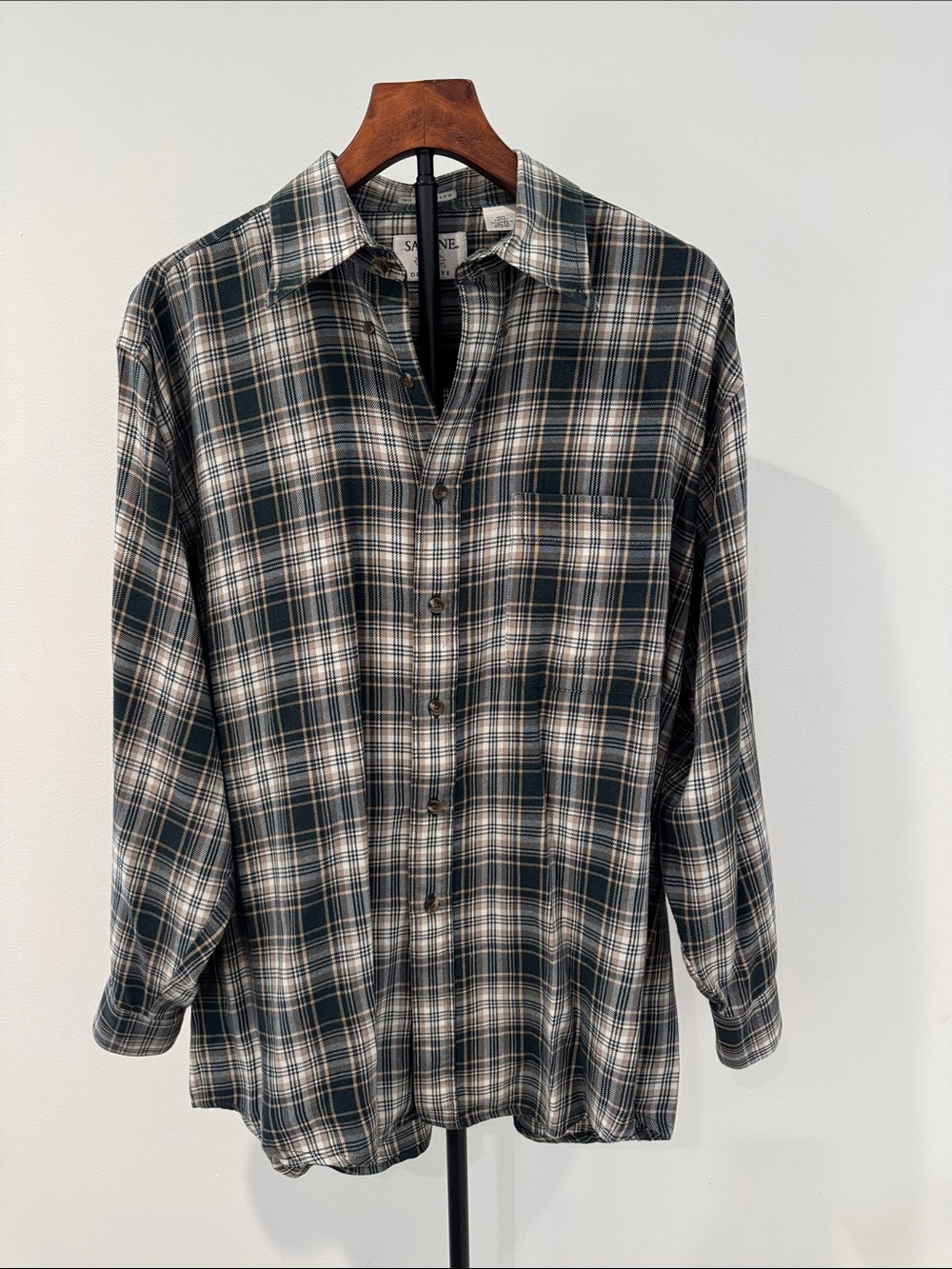100% Cotton Savane Deep Dye No Wrinkles Plaid Button Down Shirt (Size L)